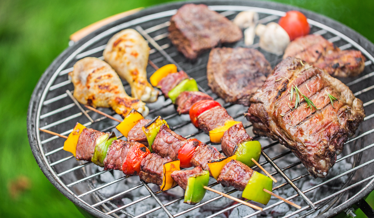 How to Choose a Charcoal Grill: A Complete Buying Guide